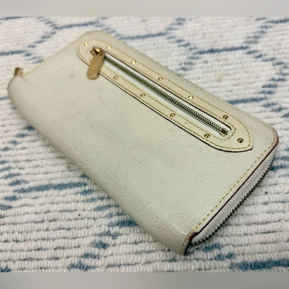 LOUIS VUITTON Vintage Y2K Suhali Cream Leather Zippy Wallet Clutch W/ Gold Studz
